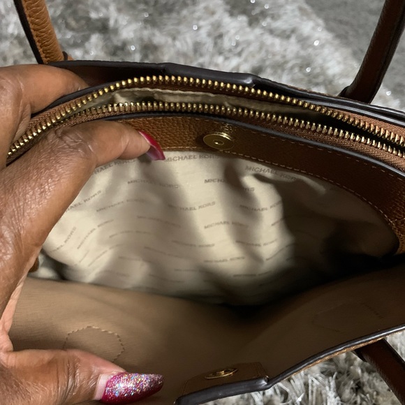MK Leather tote purse 👜 - Picture 8 of 9